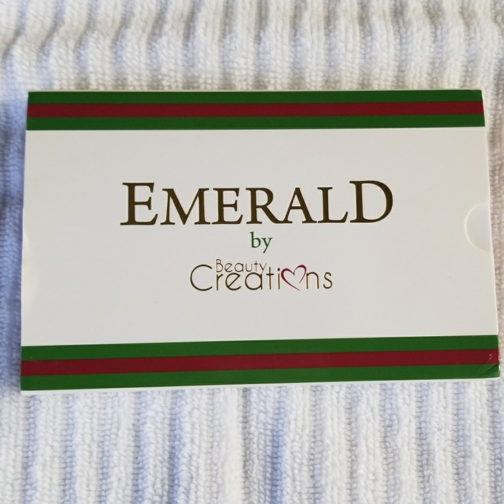 Emerald by Beauty Creations eyeshadow palette